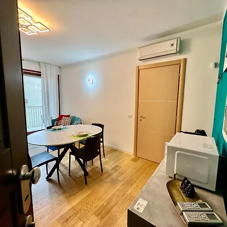 2 Bedrooms, Wifi, Airco Near Station By Kibilu Affitti Brevi *