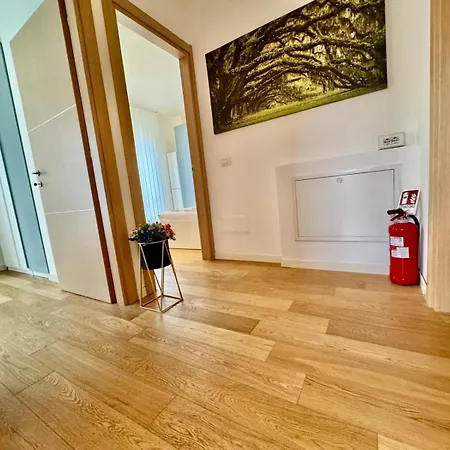 2 Bedrooms, Wifi, Airco Near Station By Kibilu Affitti Brevi 아파트
