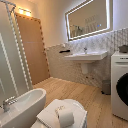 2 Bedrooms, Wifi, Airco Near Station By Kibilu Affitti Brevi 아파트 코모