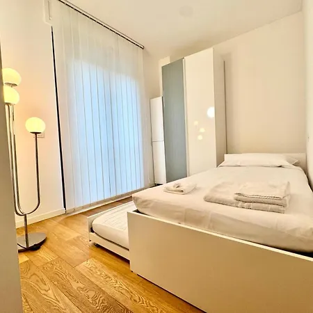 2 Bedrooms, Wifi, Airco Near Station By Kibilu Affitti Brevi *