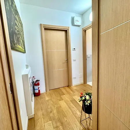 2 Bedrooms, Wifi, Airco Near Station By Kibilu Affitti Brevi * 코모