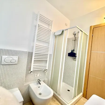 2 Bedrooms, Wifi, Airco Near Station By Kibilu Affitti Brevi