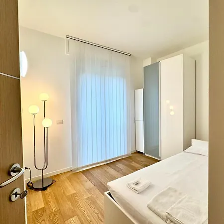2 Bedrooms, Wifi, Airco Near Station By Kibilu Affitti Brevi